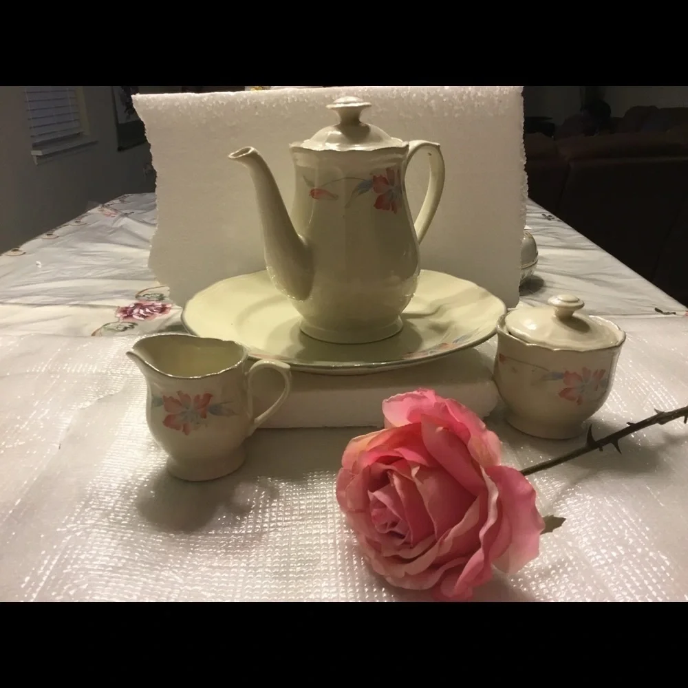 ROYAL OF LONDON‎ TEA SET